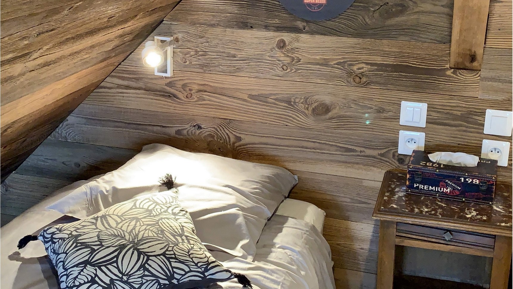 Chalet Super Besse, Chalet Cascade, chambre Bois Joli, lit enfant