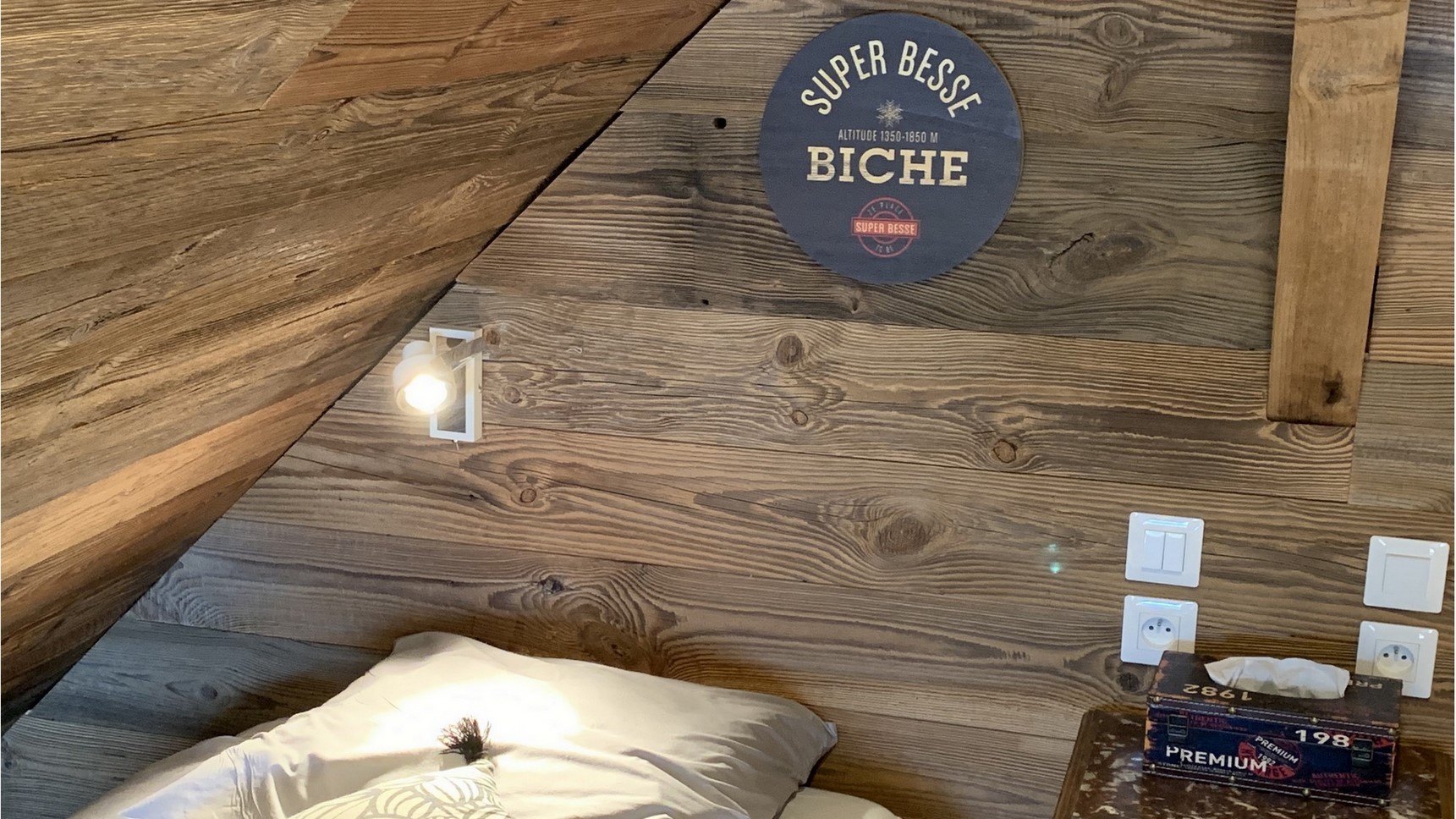 Chalet Super Besse, Chalet Cascade, chambre Bois Joli, lit enfant
