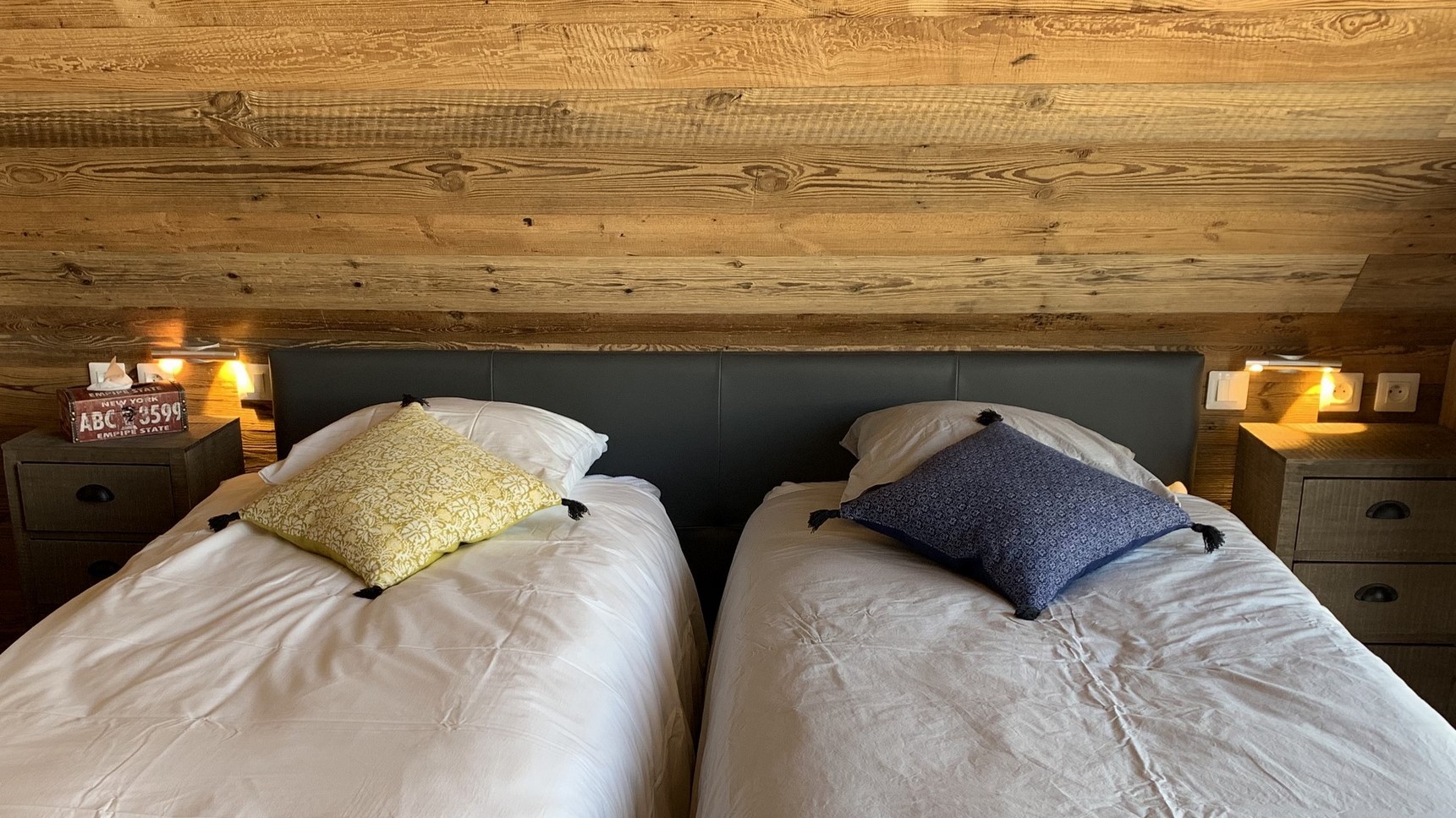 Chalet Super Besse, Chalet Cascade, chambre Bois Joli, tête de lit