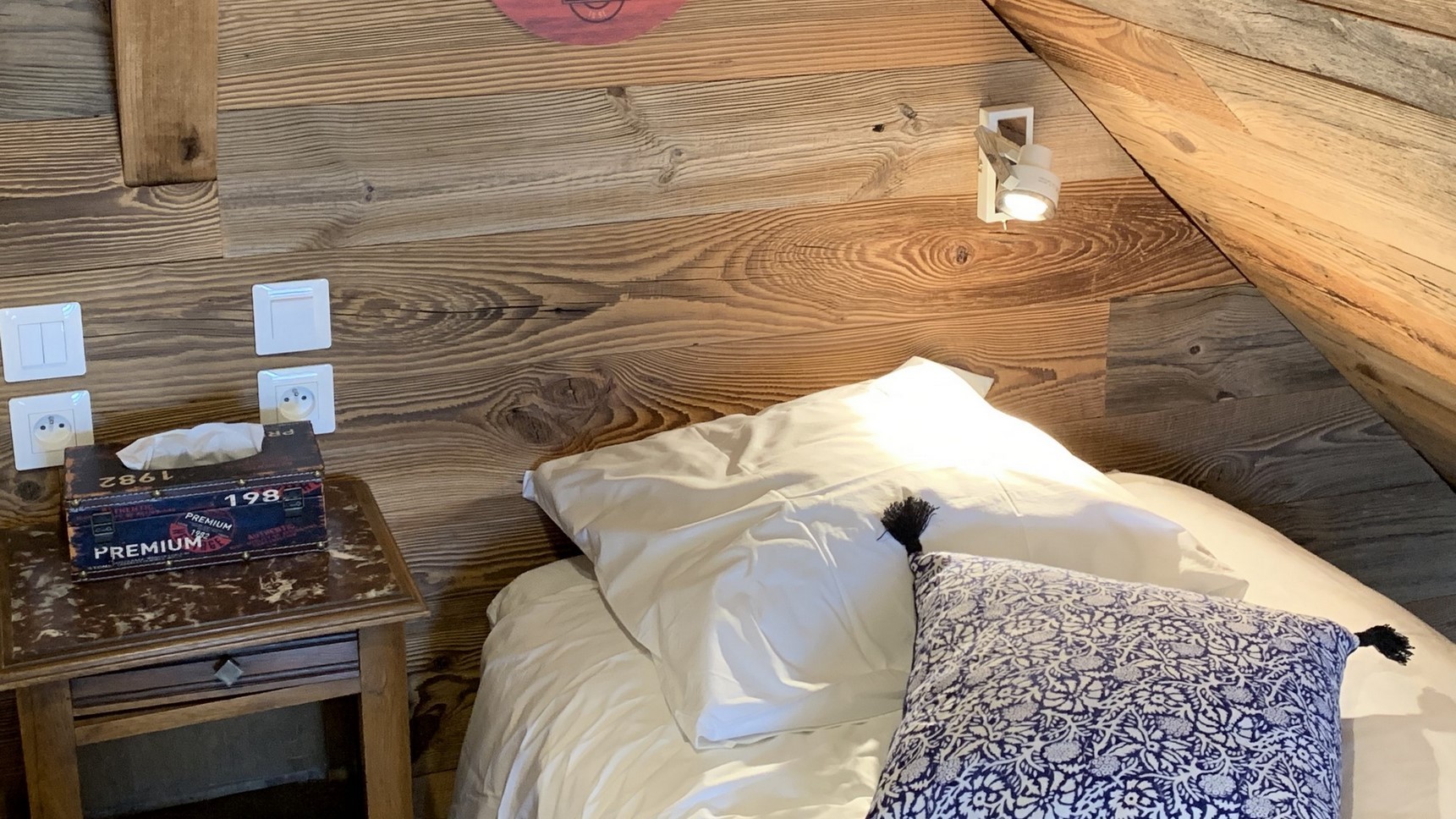 Chalet Super Besse, Chalet Cascade, chambre Bois Joli, lit enfant