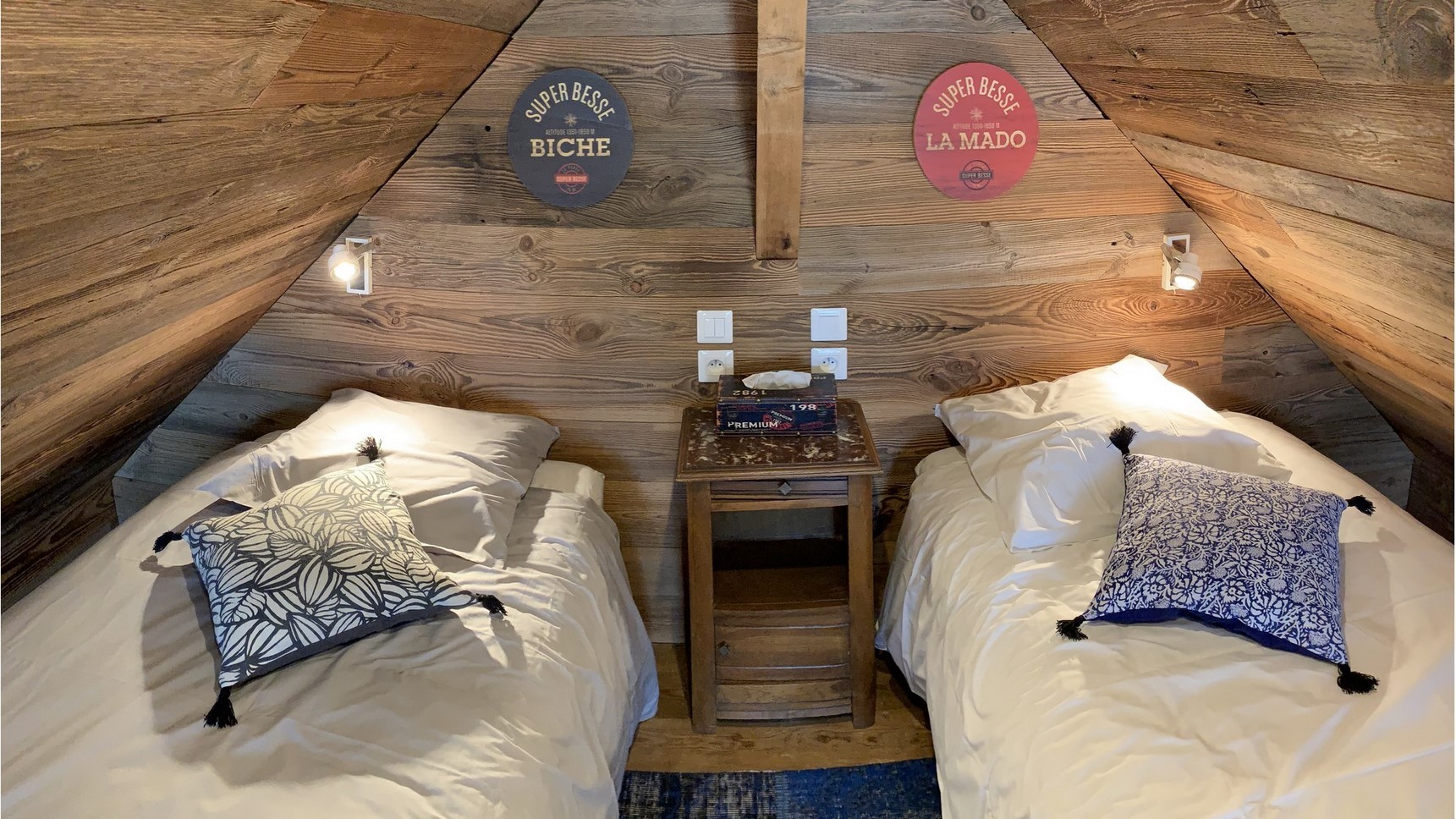 Chalet Super Besse, Chalet Cascade, chambre Bois Joli, panneaux et lits enfants