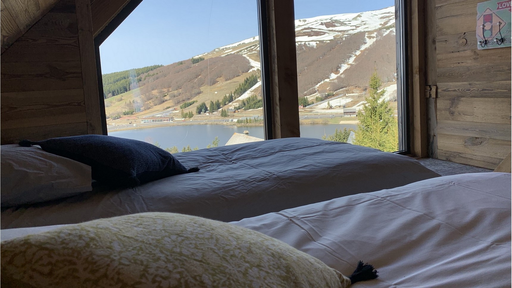 Chalet Super Besse, Chalet Cascade, chambre Bois Joli, la vue