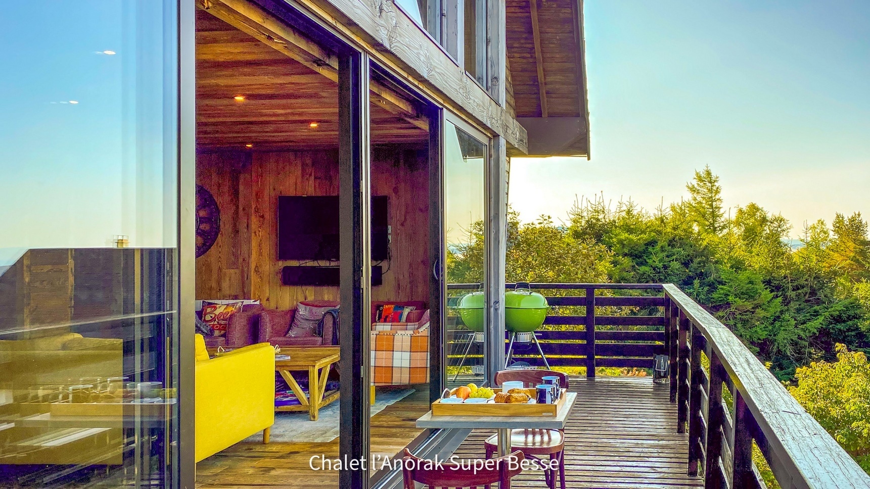 Chalet Cascade a Super Besse, le balcon de la piece de vie