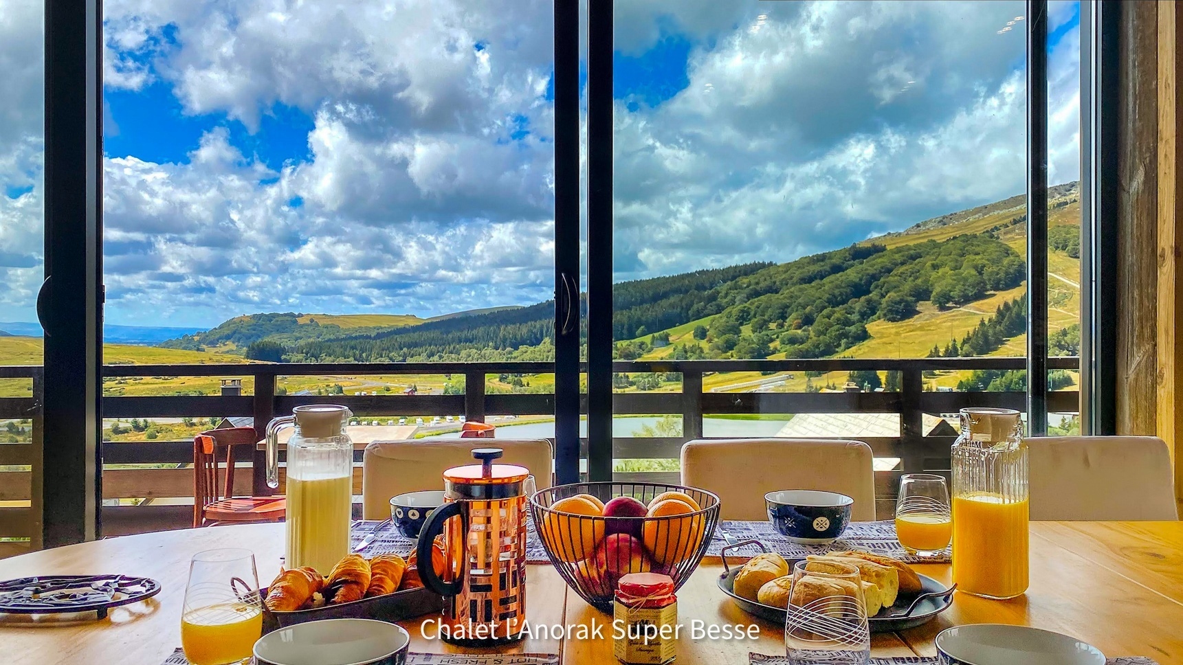 Chalet Cascade a Super Besse, petit déjeuner avec vue sur Super Besse