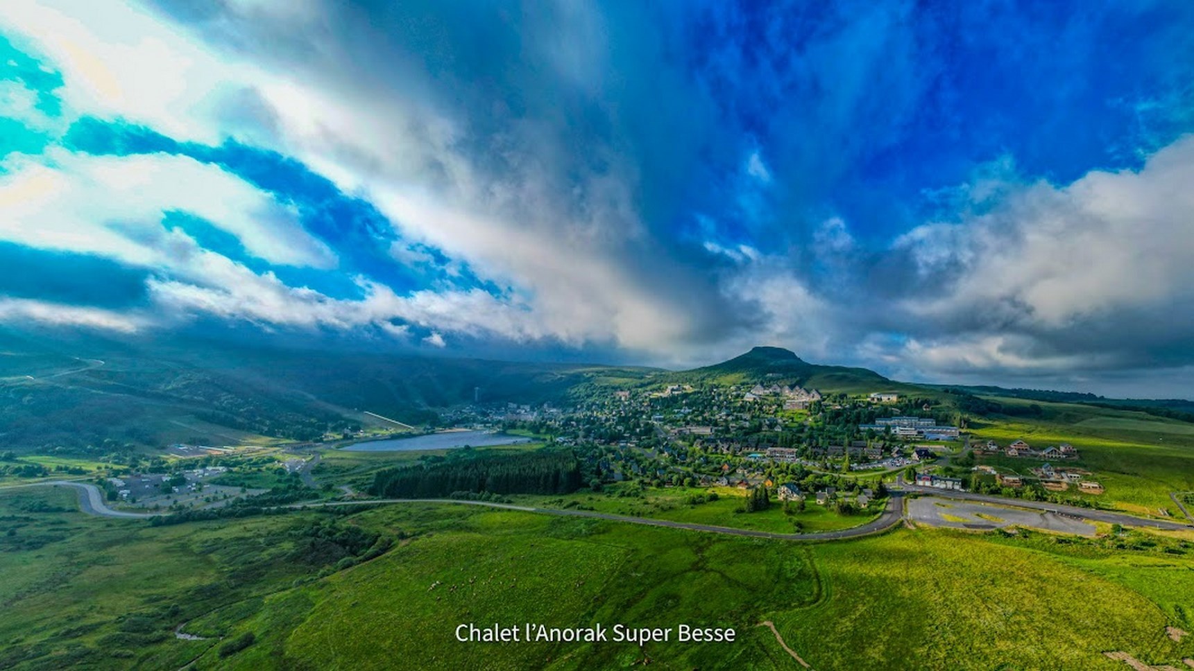 Le Chalet Cascade à Super Besse, panorama sur la station estivale de Super Besse