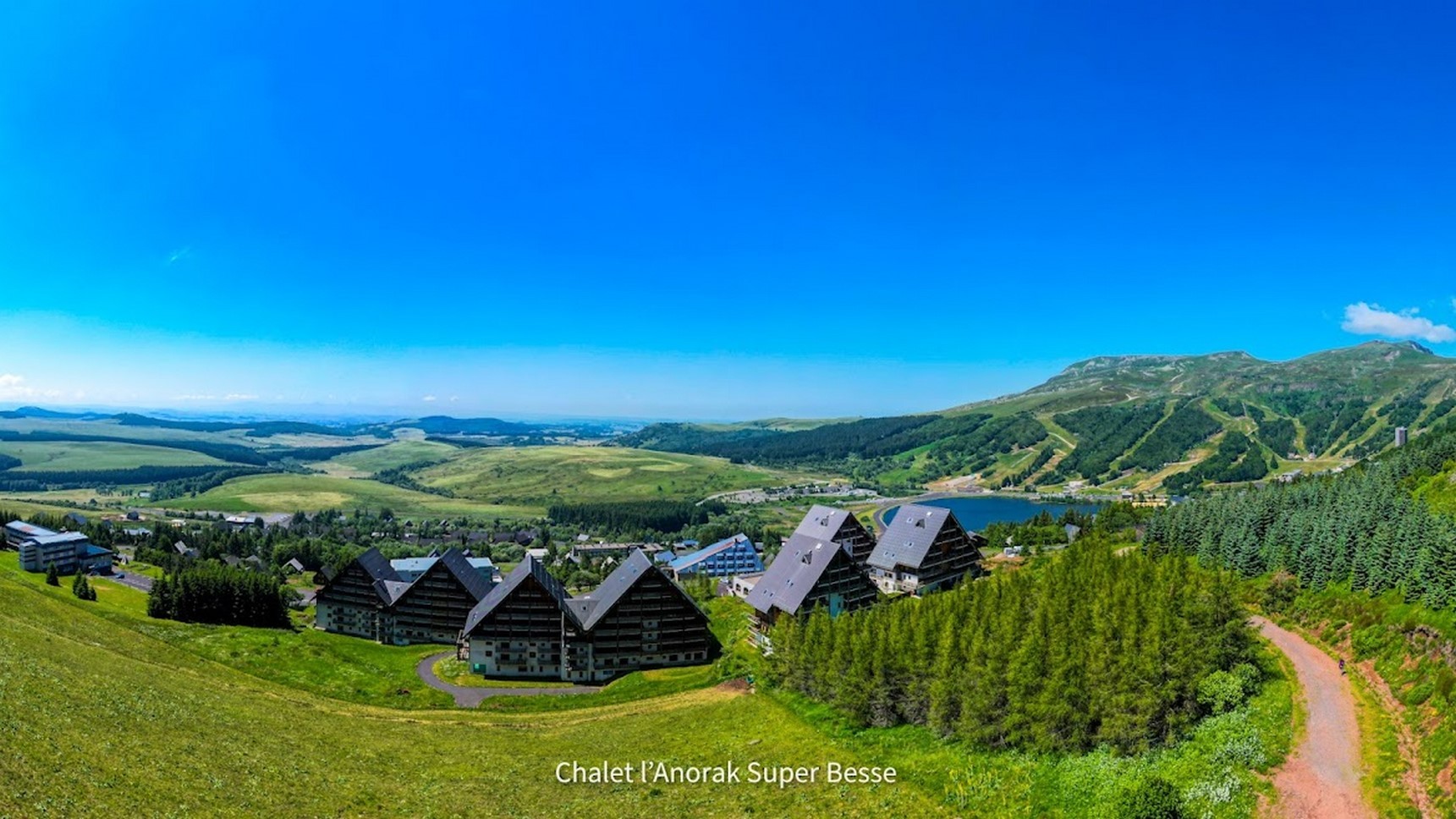 Le Chalet Cascade à Super Besse, panorama sur la station estivale de Super Besse