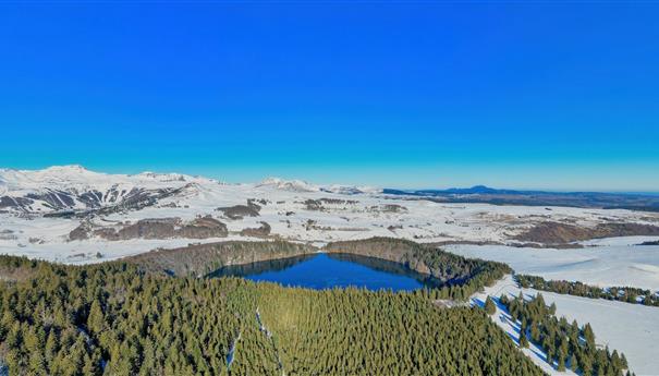Le Lac Pavin - Lac vu du ciel