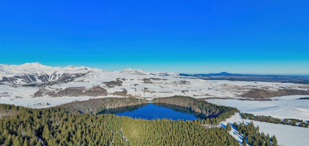 Le Lac Pavin - Lac vu du ciel
