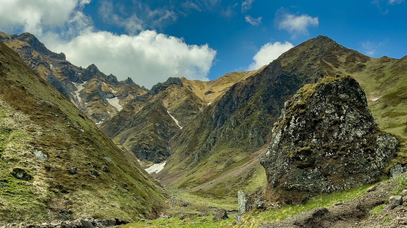 Reserve de Chastreix-Sancy, la Vallée du Val d'enfer dans le Massif du Sancy en Auvergne