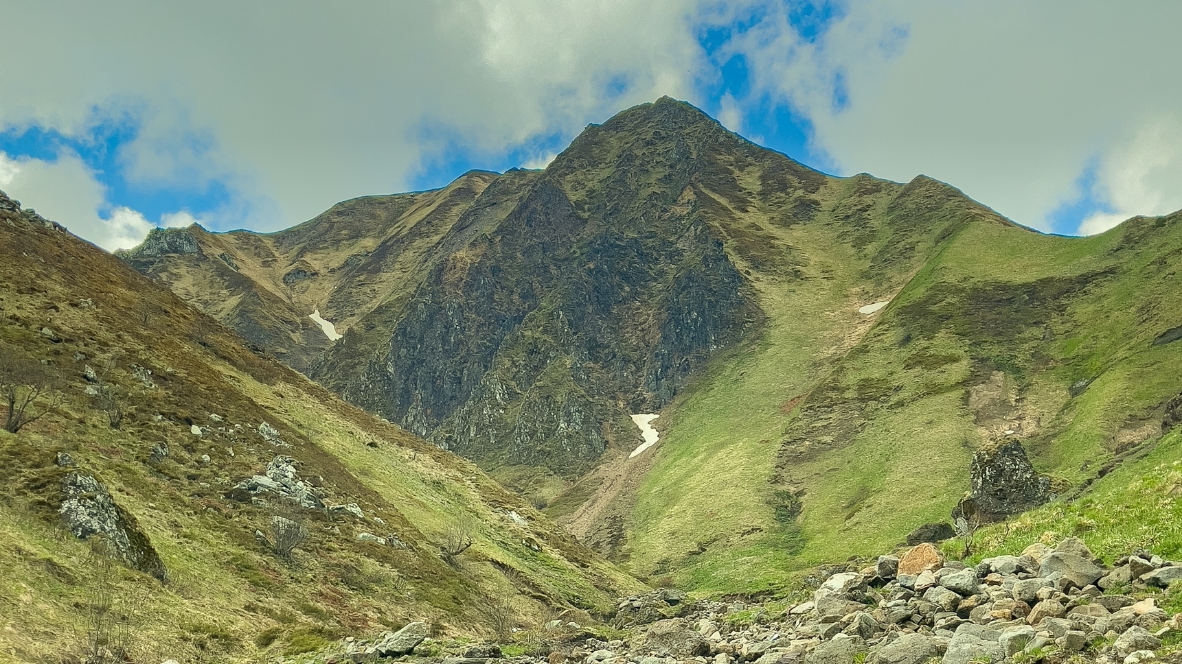 Reserve Naturelle de Chastreix-Sancy, la Vallée du Val d'enfer dans le Massif du Sancy dans le Puy de Dome