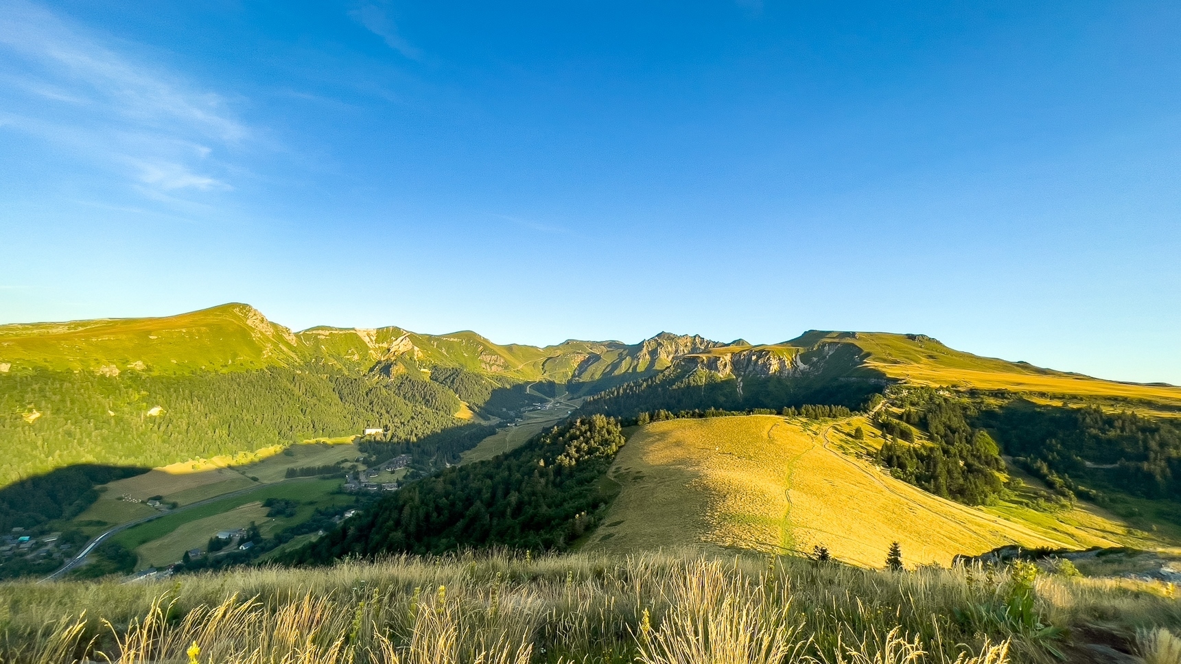 Puy dy Capucin,vue sur les sommets du Massif du Sancy