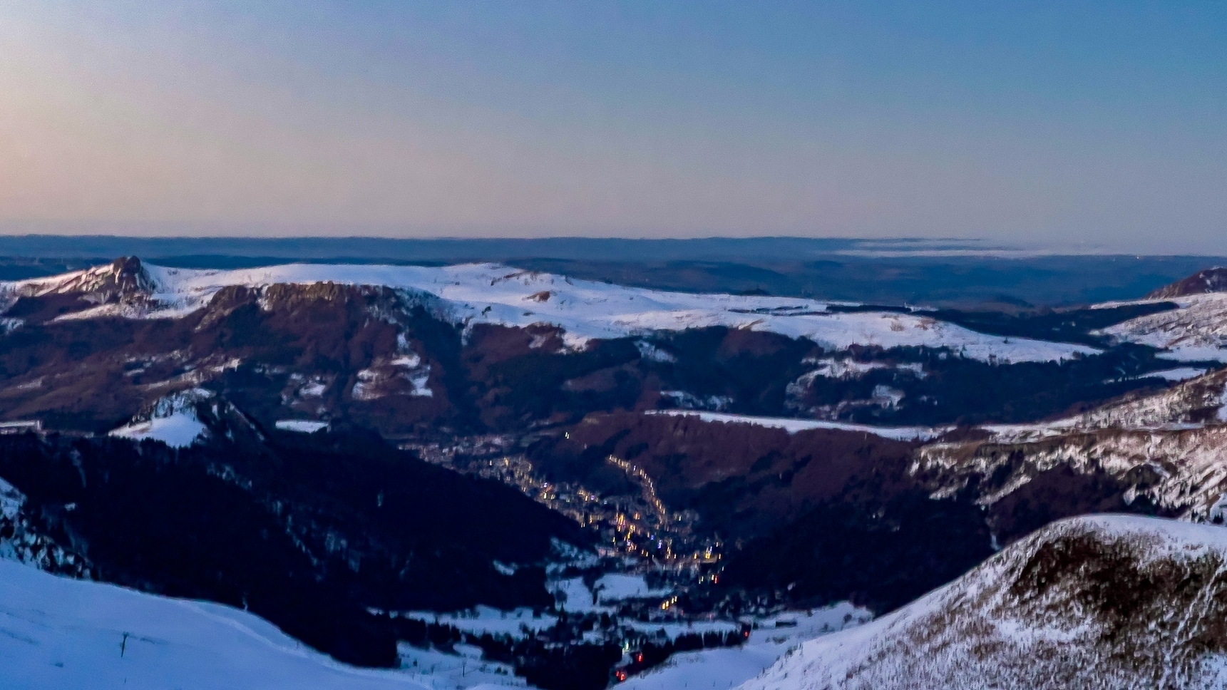 Le Puy de sancy sous la neige - vue sur le Mont Dore