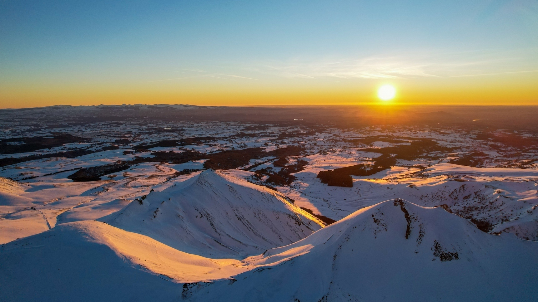 Le Puy de Sancy sous la neige - Coucher de soleil sur le Massif du Sancy