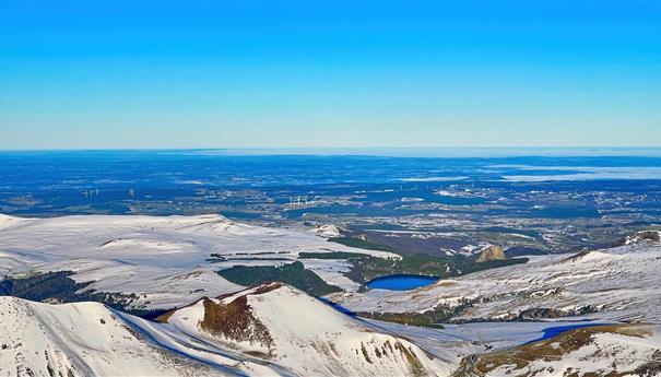 Auvergne Montgolfiere - le Lac de Guery et le Massif adventif en Montgolfiere