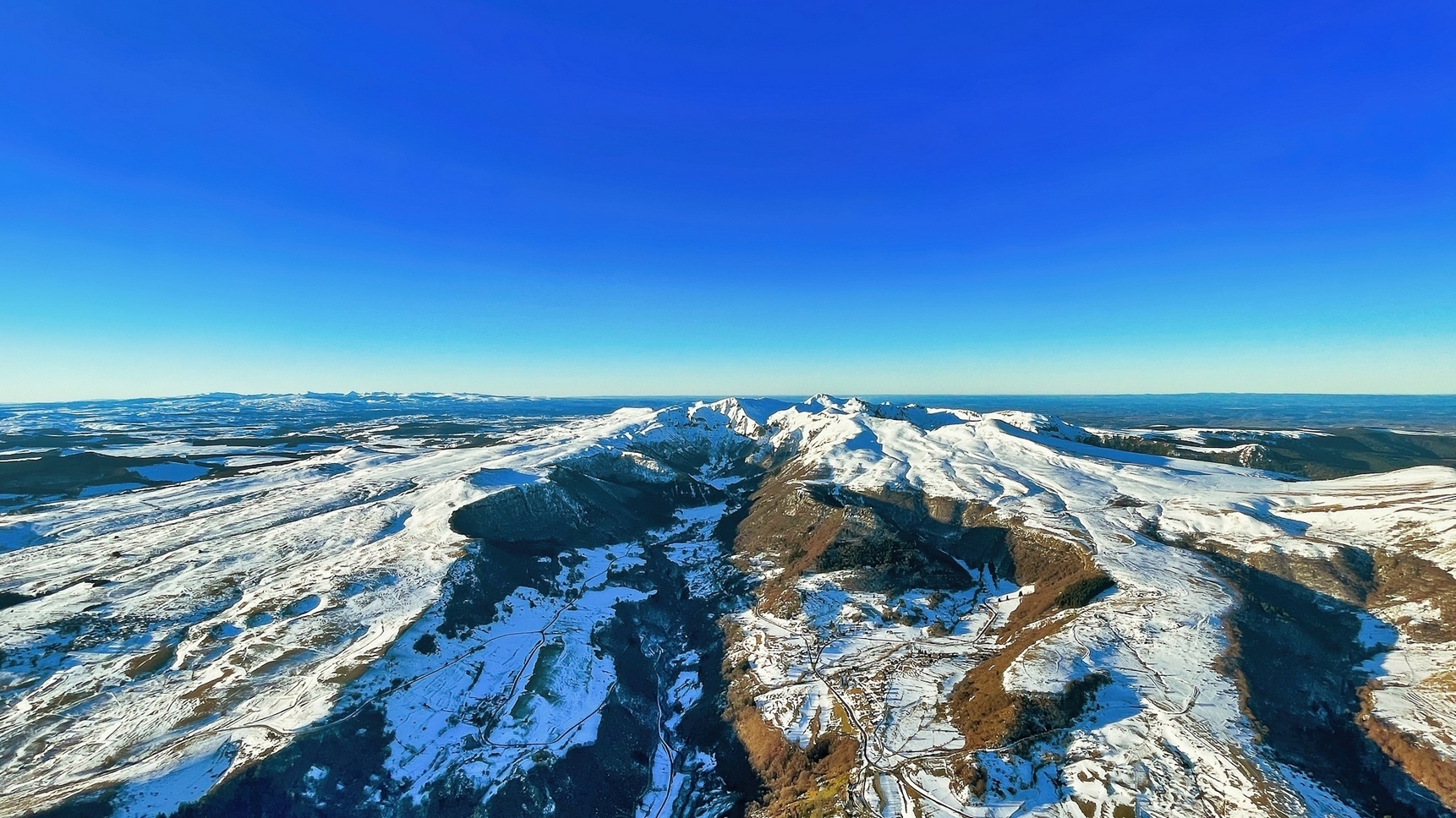 Auvergne Montgolfiere - Survol de la Vallée de Chaudefour en Montgolfiere