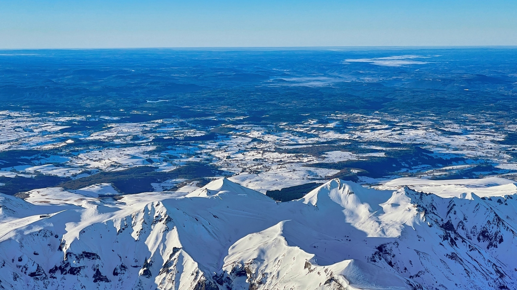 Auvergne Montgolfiere - Survol du Puy de Sancy en Montgolfiere