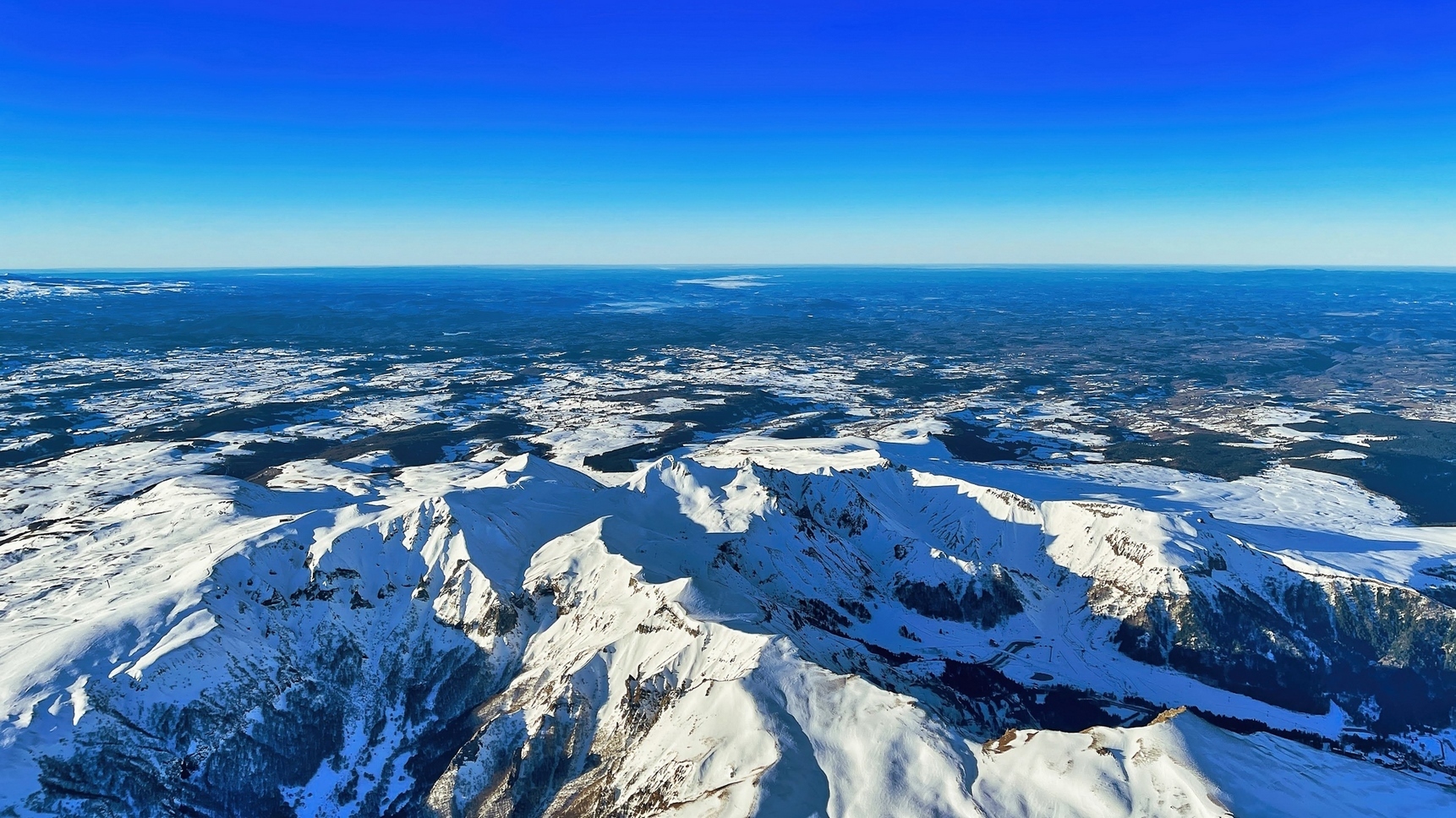 Auvergne Montgolfiere - En Montgolfiere au dessus du chemin des cretes dans le Massif du Sancy