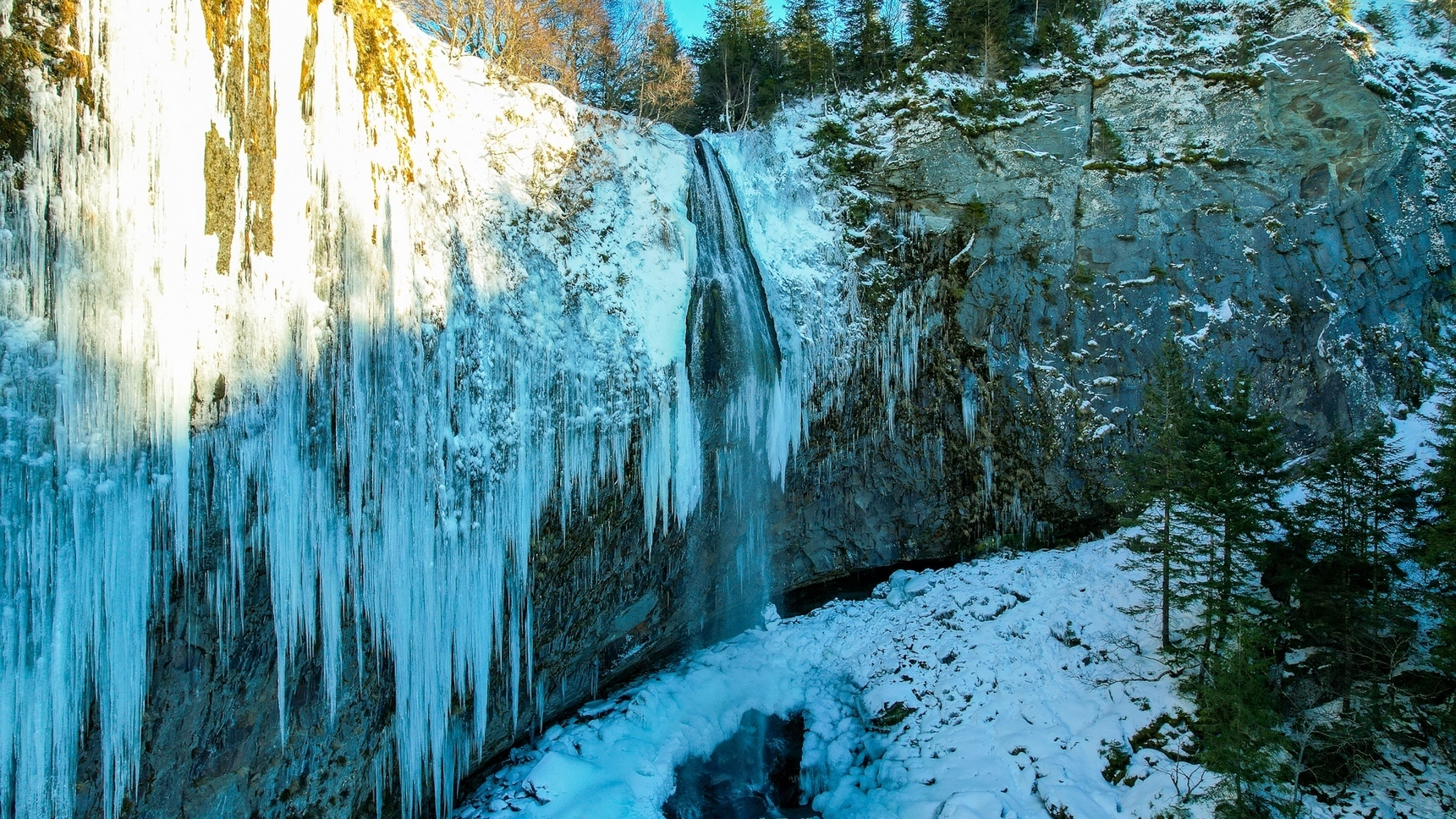 Découvrez la Grande Cascade prise par les glaces en hiver