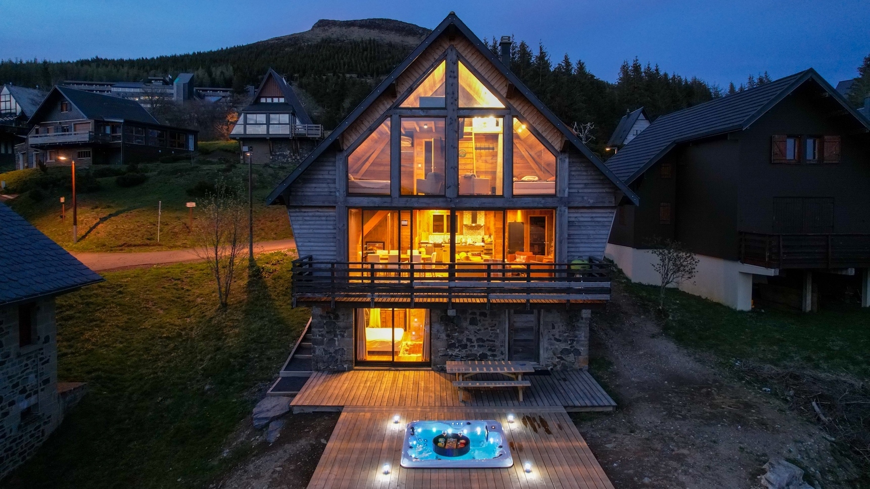 Chalet avec jacuzzi a Super Besse