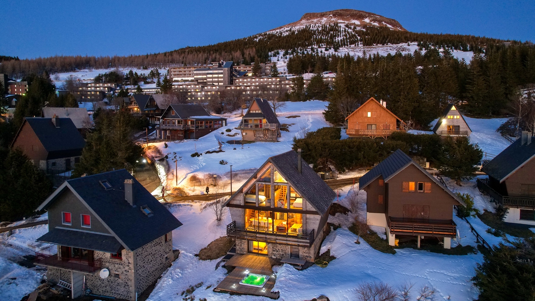 Chalet avec jacuzzi a Super Besse