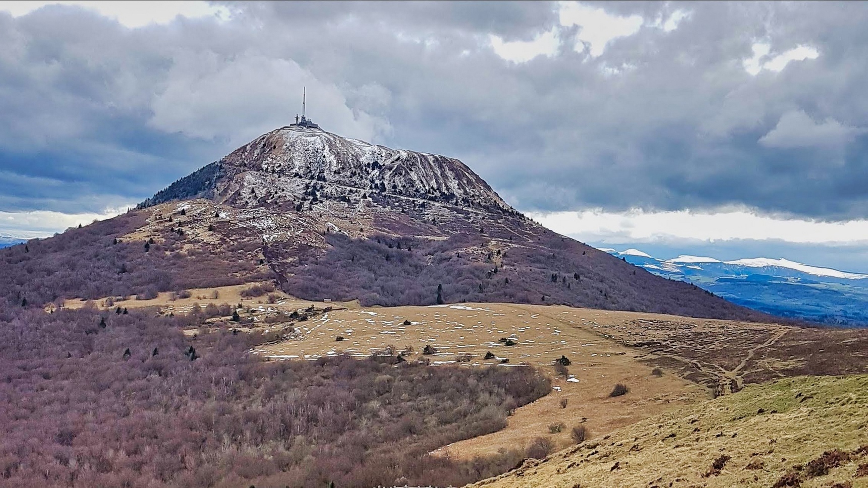 Le Puy de Dome enneigée