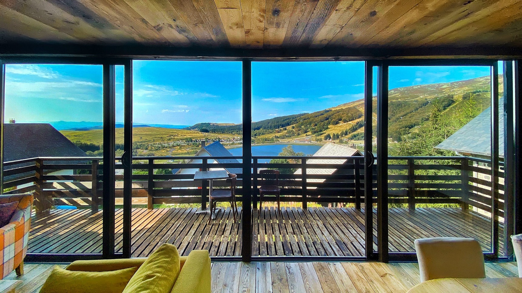 Chalet Sancy, panorama de la pièce de vie du Chalet Cascade Sancy