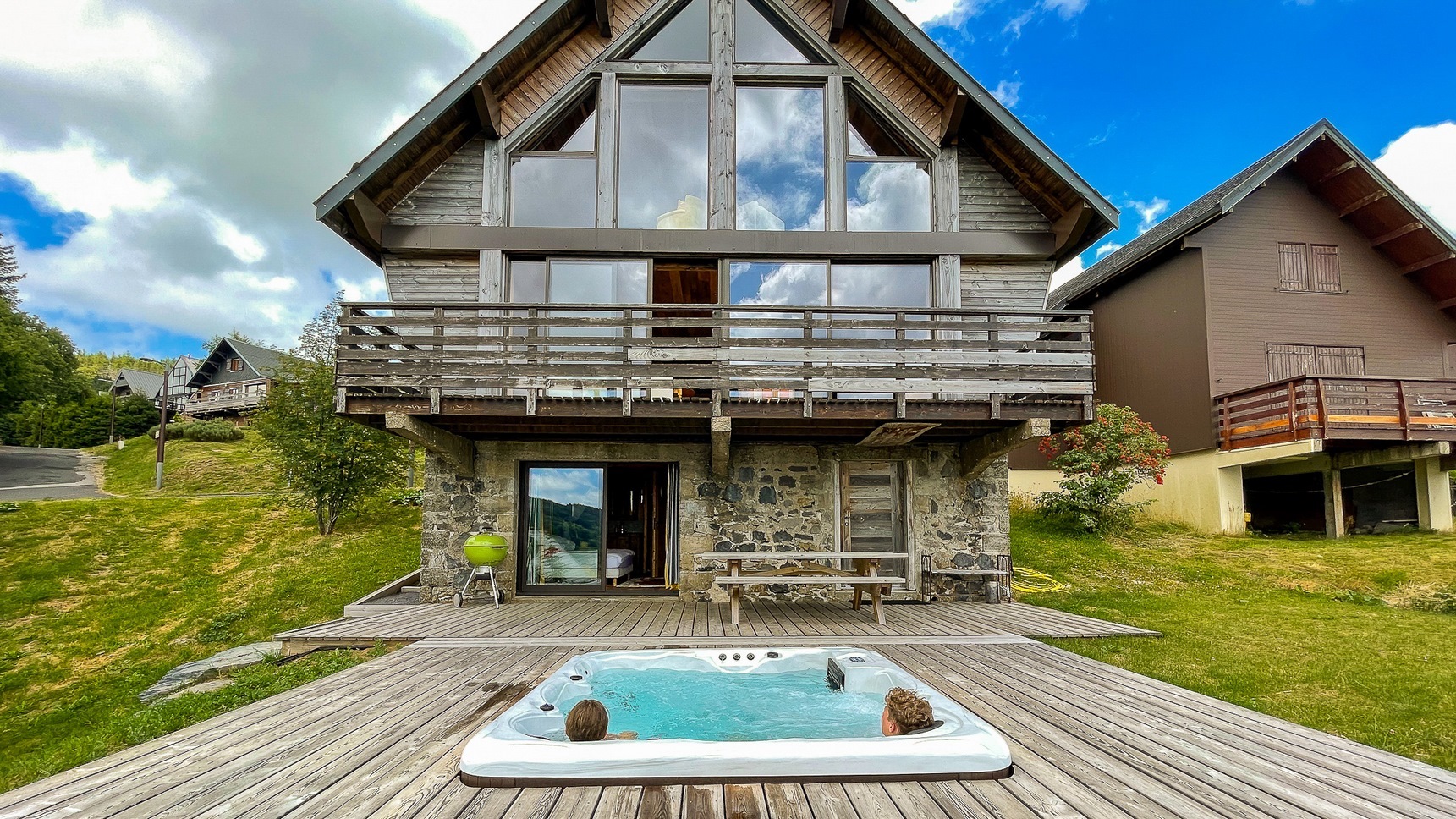 Chalet avec Jacuzzi dans le Sancy