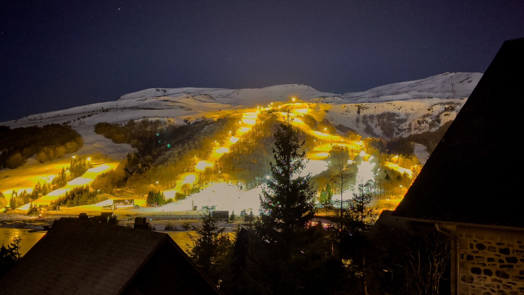Sancy, Pistes de la Station de Super Besse illumées