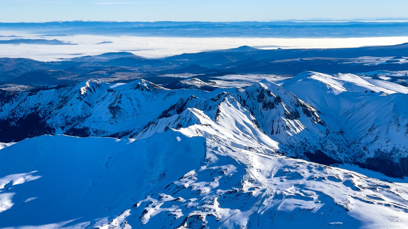 Le Sancy, vue aerienne su Massif dy Sancy en Montgolfiere