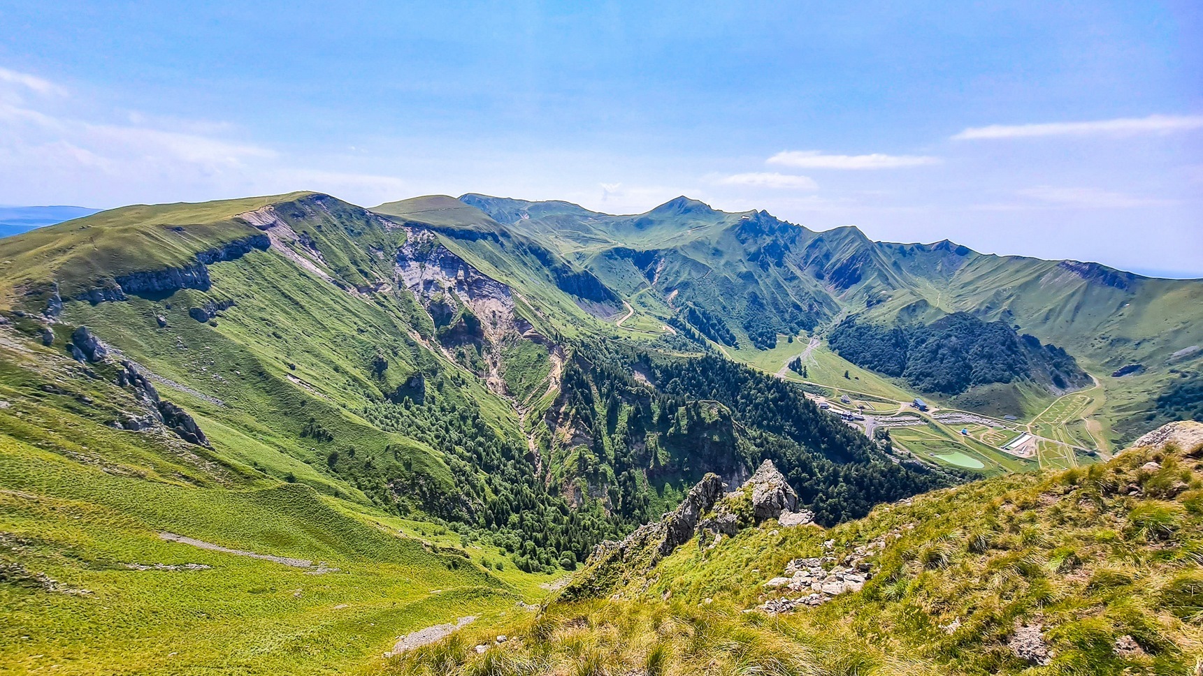 Dansd le Sancy, panorama sur les sommets du Massif du Sancy