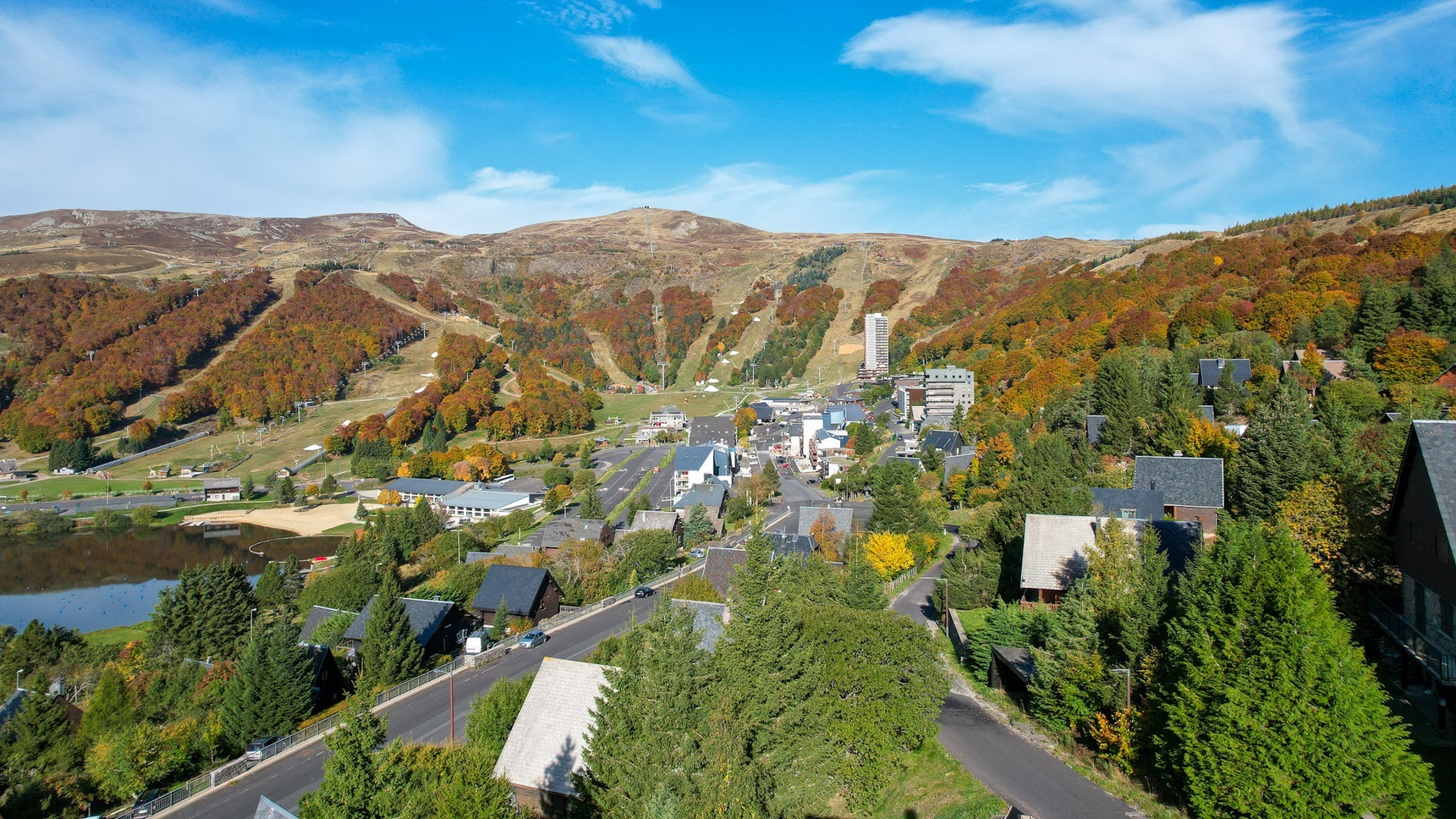 Super Besse, découvrez Super Besse sous ses couleurs automnales, un spectacle unique et des vues époustouflantes