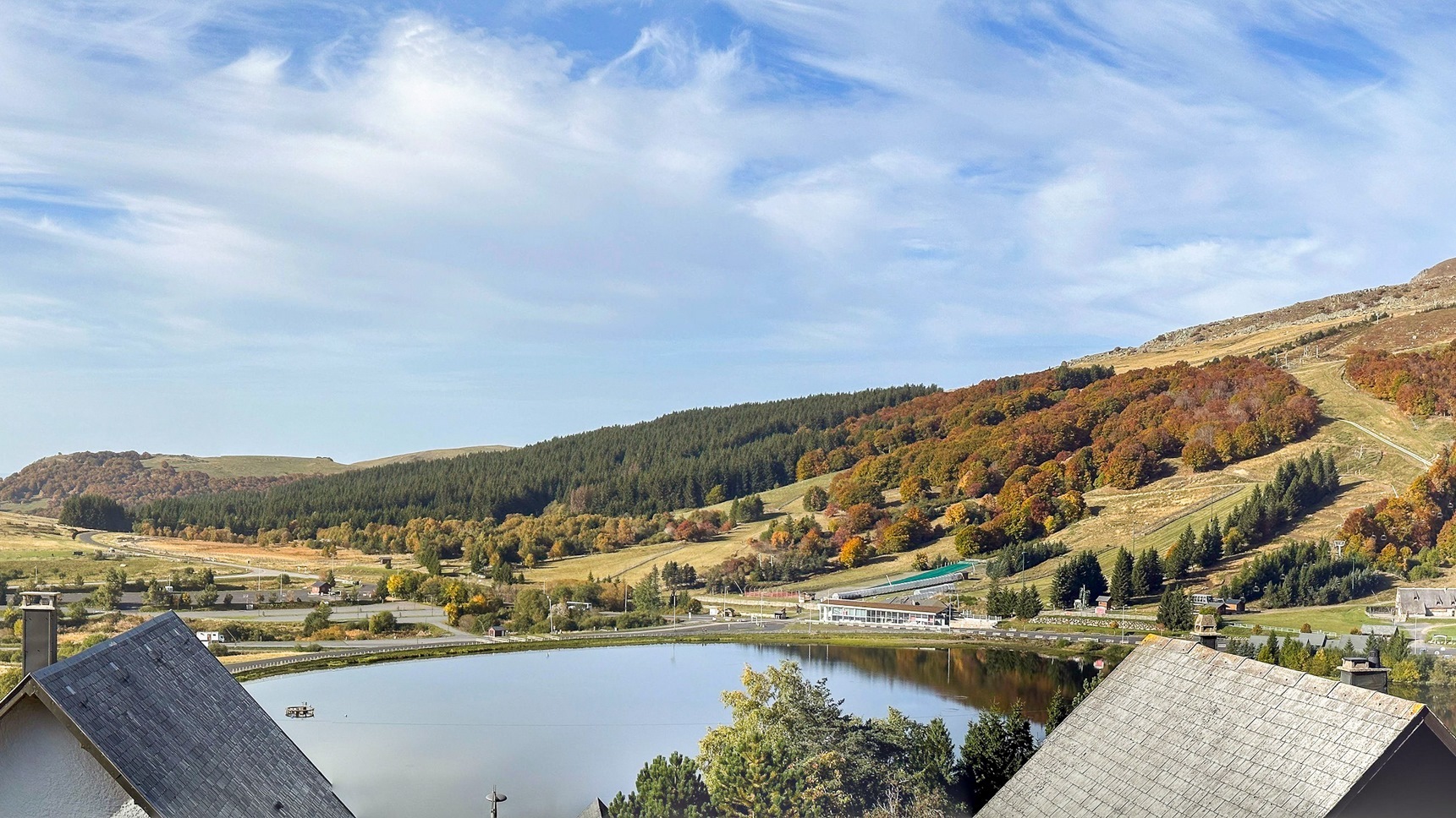 Super Besse, découvrez la vue du Chalet Cascade, chalet avec vue à Super Besse.