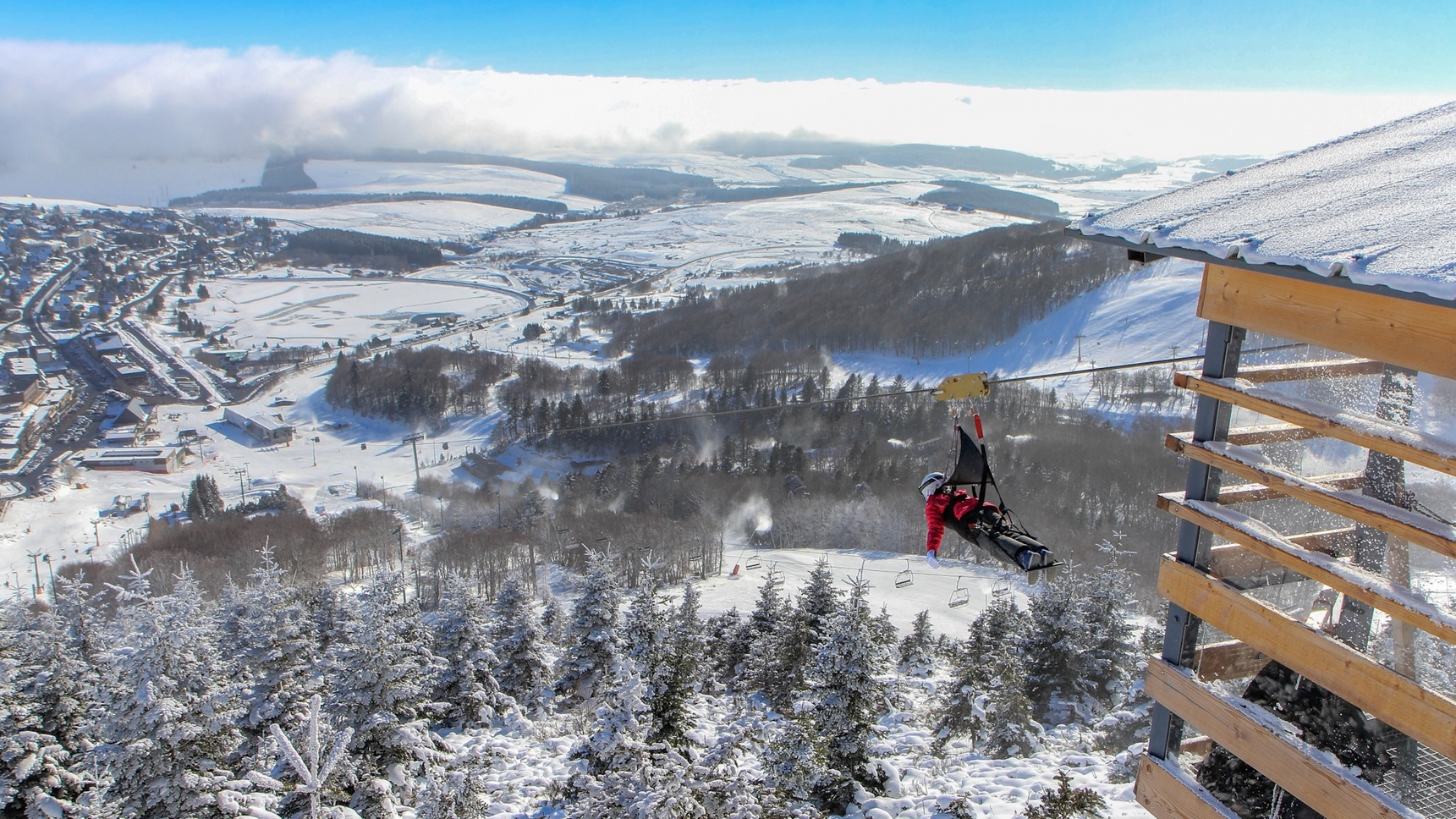 La Tyrolienne a Super Besse durant la saison hivernale, départ individuel