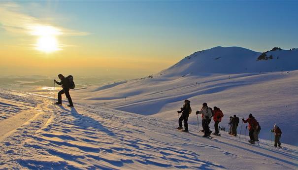 Belle Randonnee raquette à Super Besse, le Massif du Sancy sous la neige