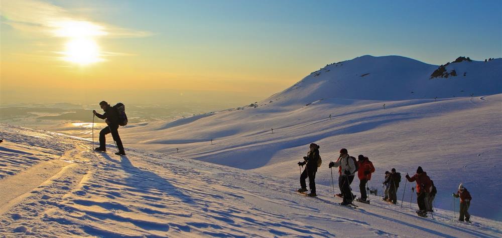 Belle Randonnee raquette à Super Besse, le Massif du Sancy sous la neige
