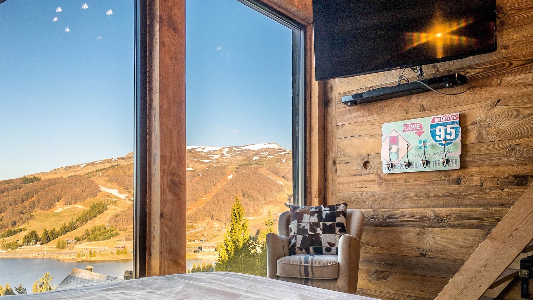 Chalet Super Besse dix personnes, la chambre Bois joli, la vue