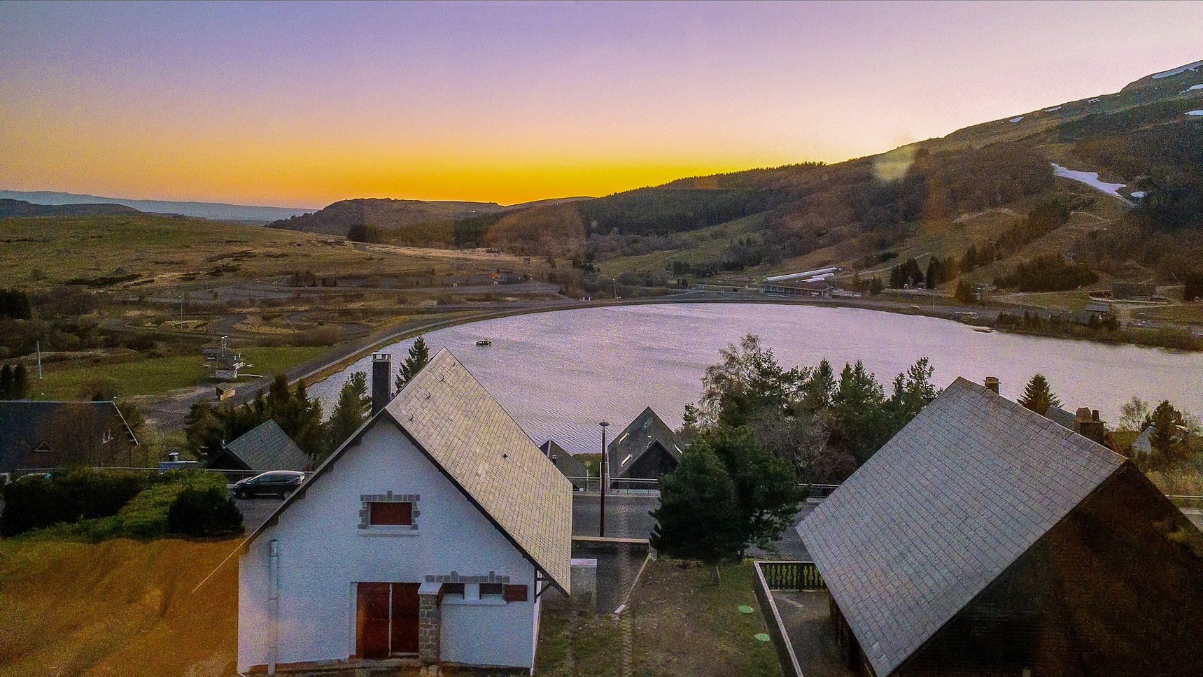 Chalet Super Besse dix personnes, la chambre Bois joli, coucher de Soleil