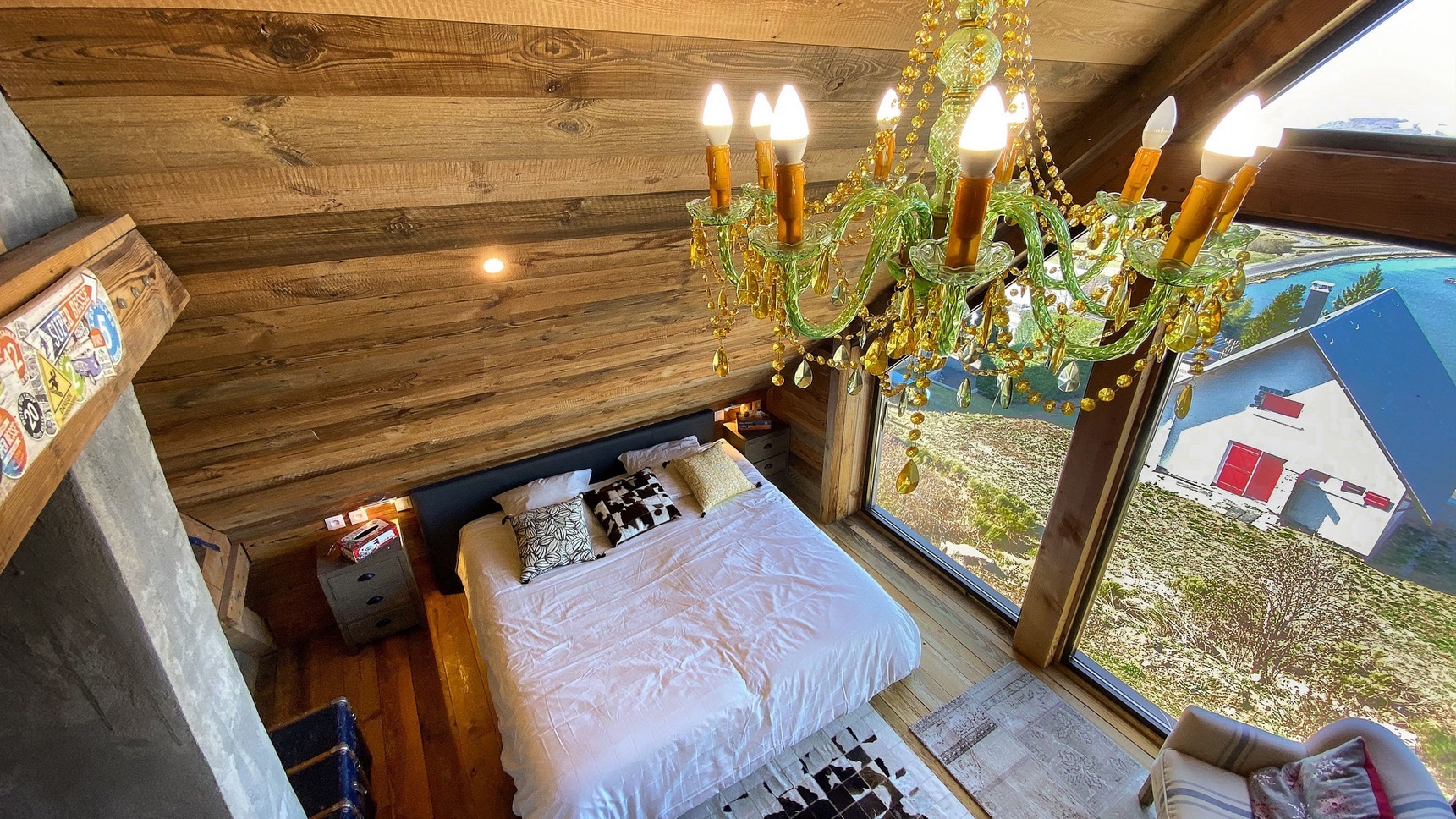 Chalet Super Besse 10 personnes, le lit en 180 chambre bois joli