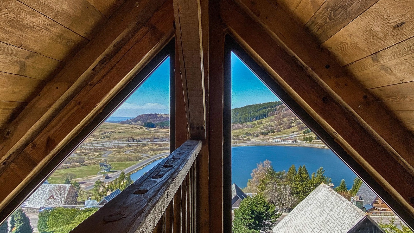 Chalet Super Besse 10 personnes, la vue sur le Lac des Hermines à Super Besse