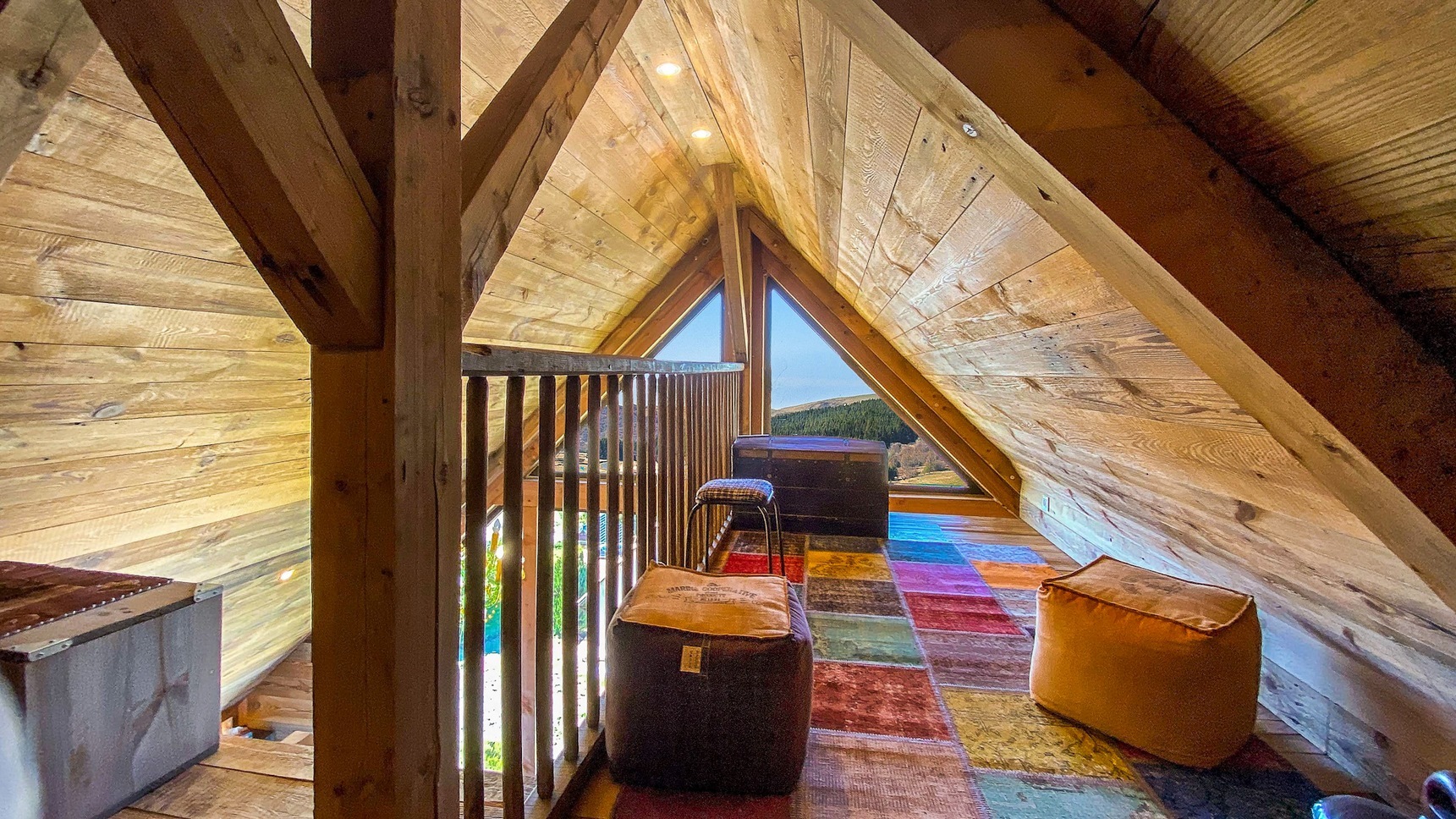 Chalet 10 personnes Super Besse, l'espace jeux chambre bois joli