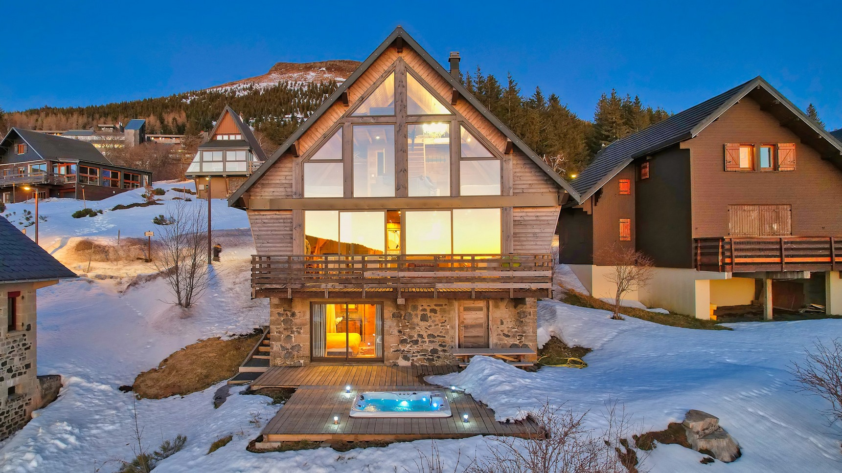 Chalet Spa Massif Central sous la Neige