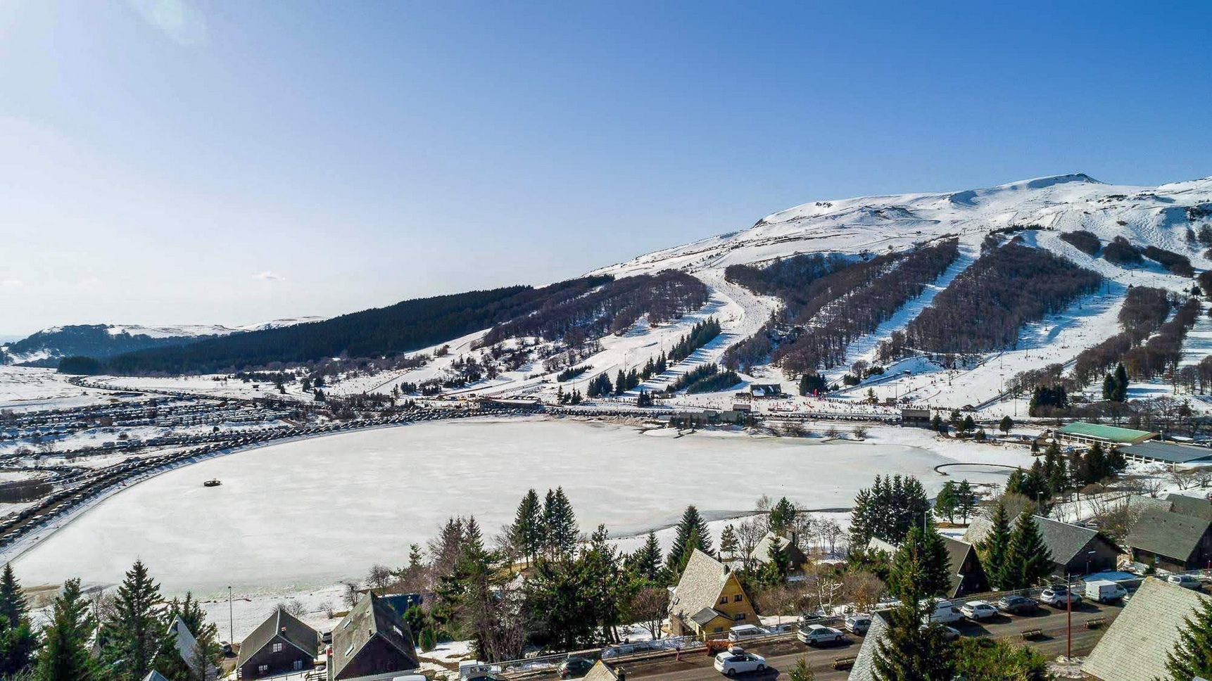Chalet Massif Central, magnifique vue sur Super Besse dans le Massif Central