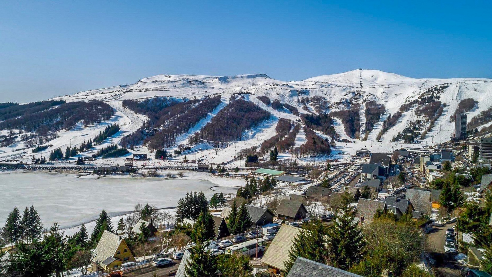 Chalet Massif Central, magnifique vue sur Super Besse dans le Massif Central