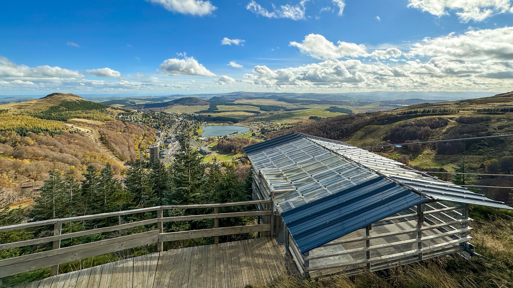 Tyrolienne a Super Besse, base de départ pour dévaler les 1600 mètres