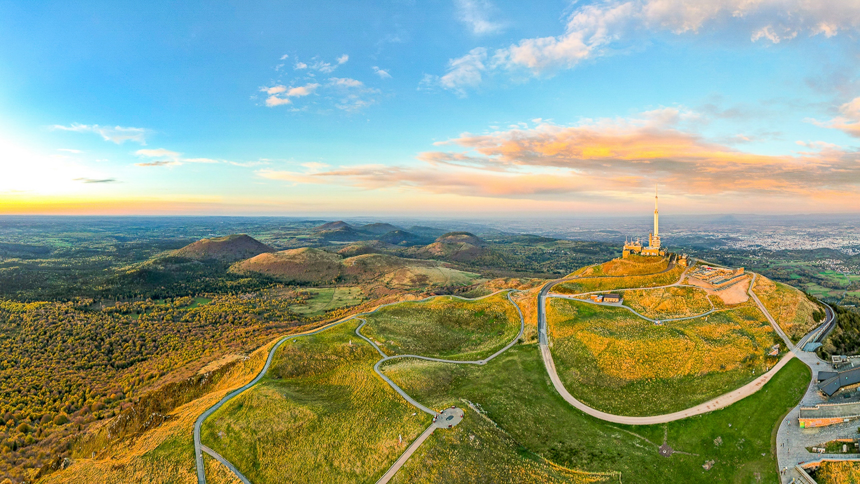 Sommet du Puy de Dôme, les volcans de la Chaîne des Puys