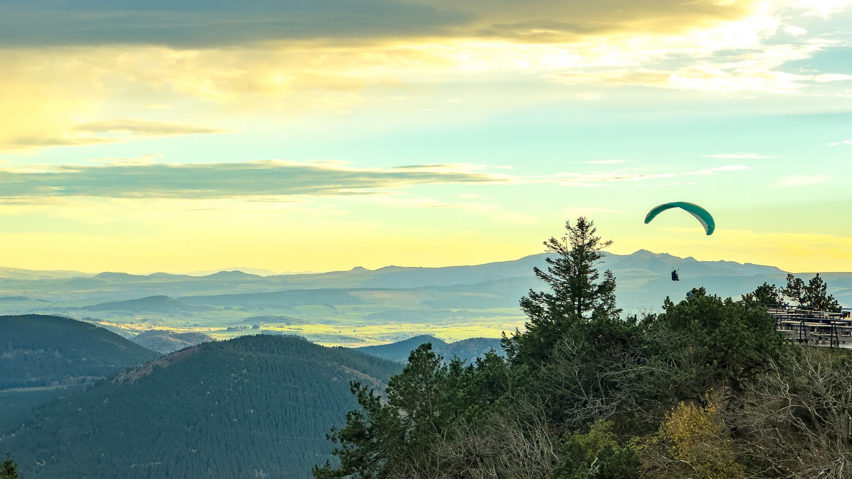 Au Sommet du Puy de Dôme, belle vue sur le Massif du Sancy