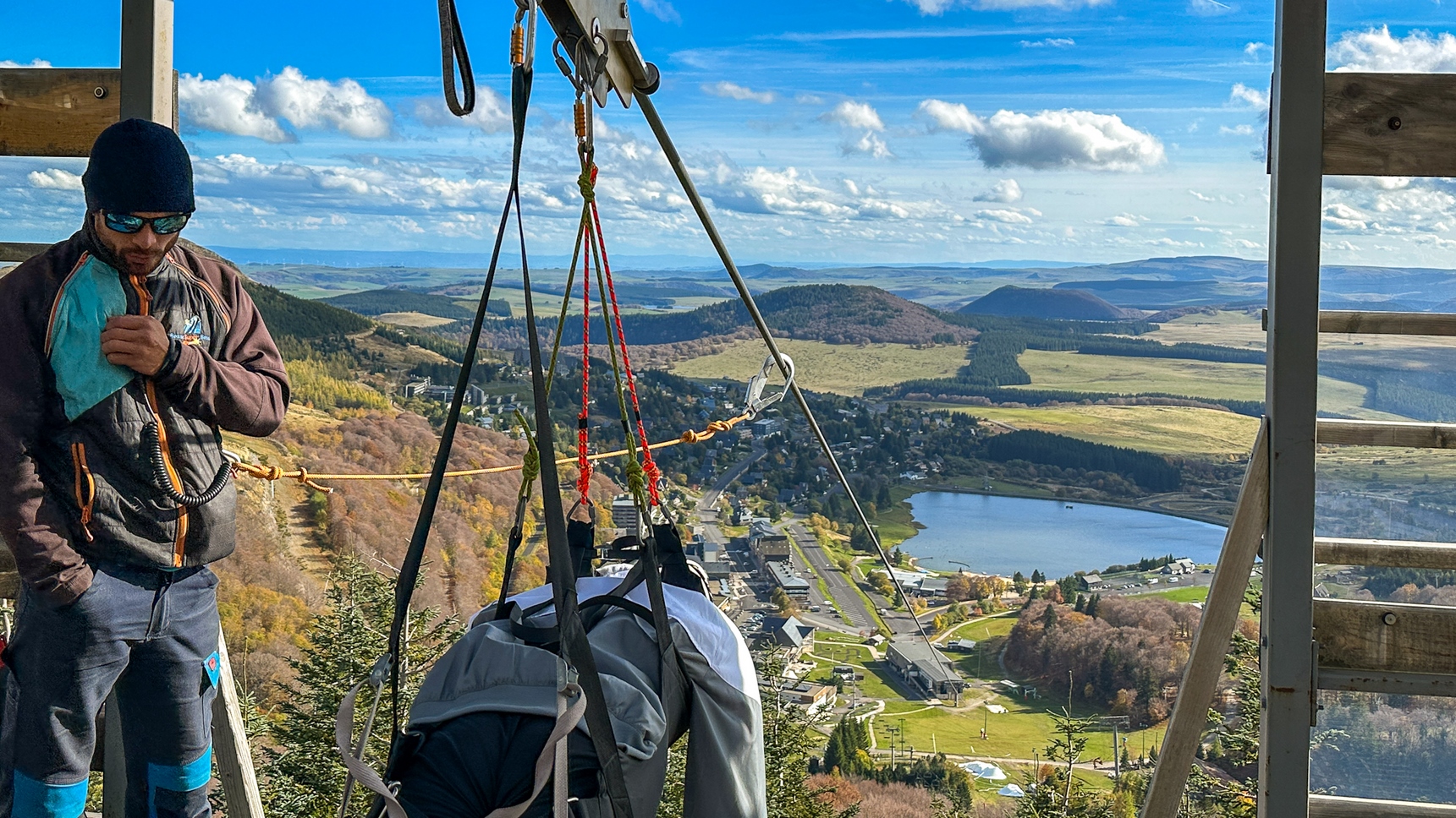 Tyrolienne a Super Besse, prêt à partir pour une descente inoubliable