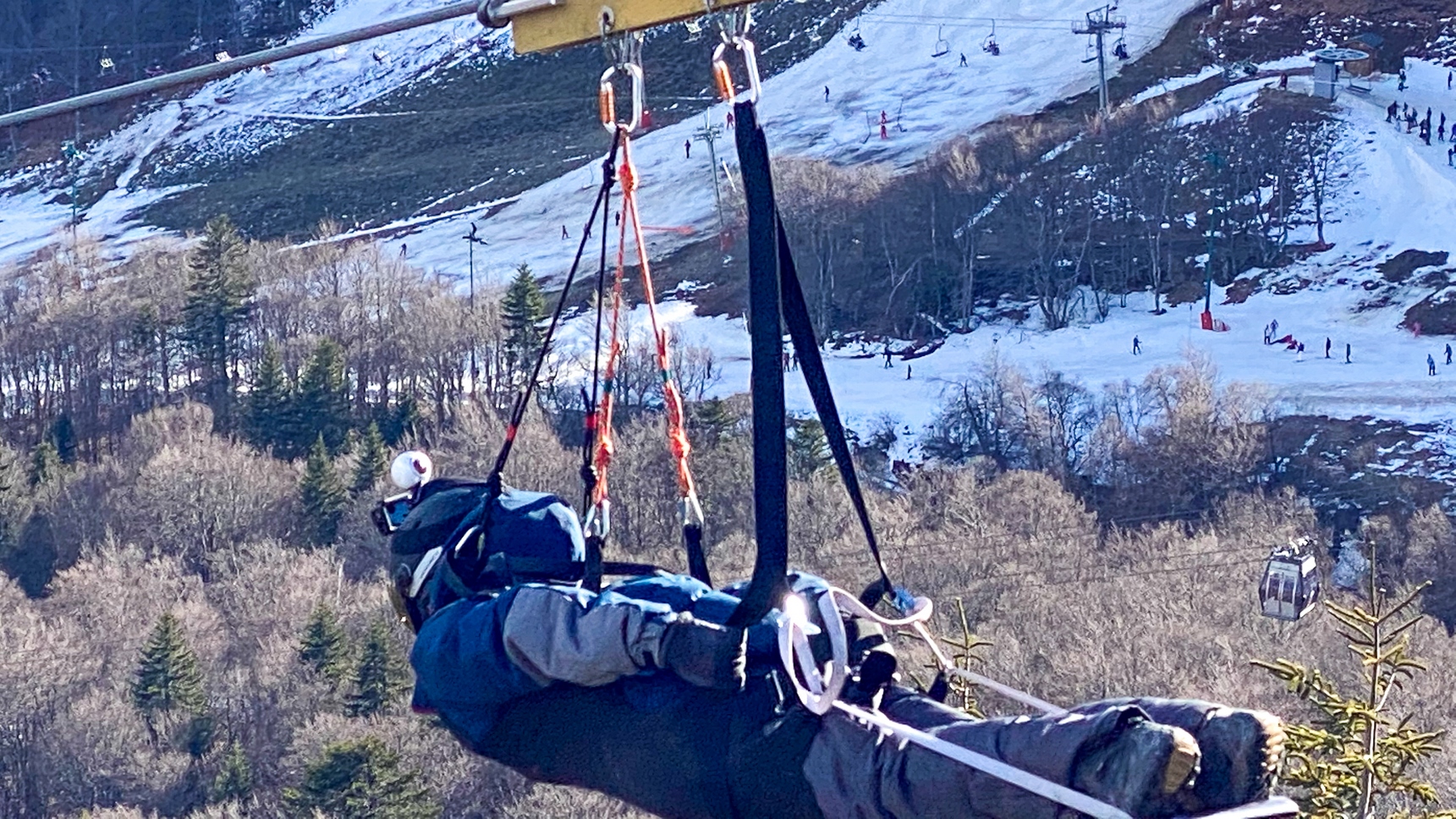 Tyrolienne Super Besse, lancer dans la descente pour rejoindre le Gare d'arrivée