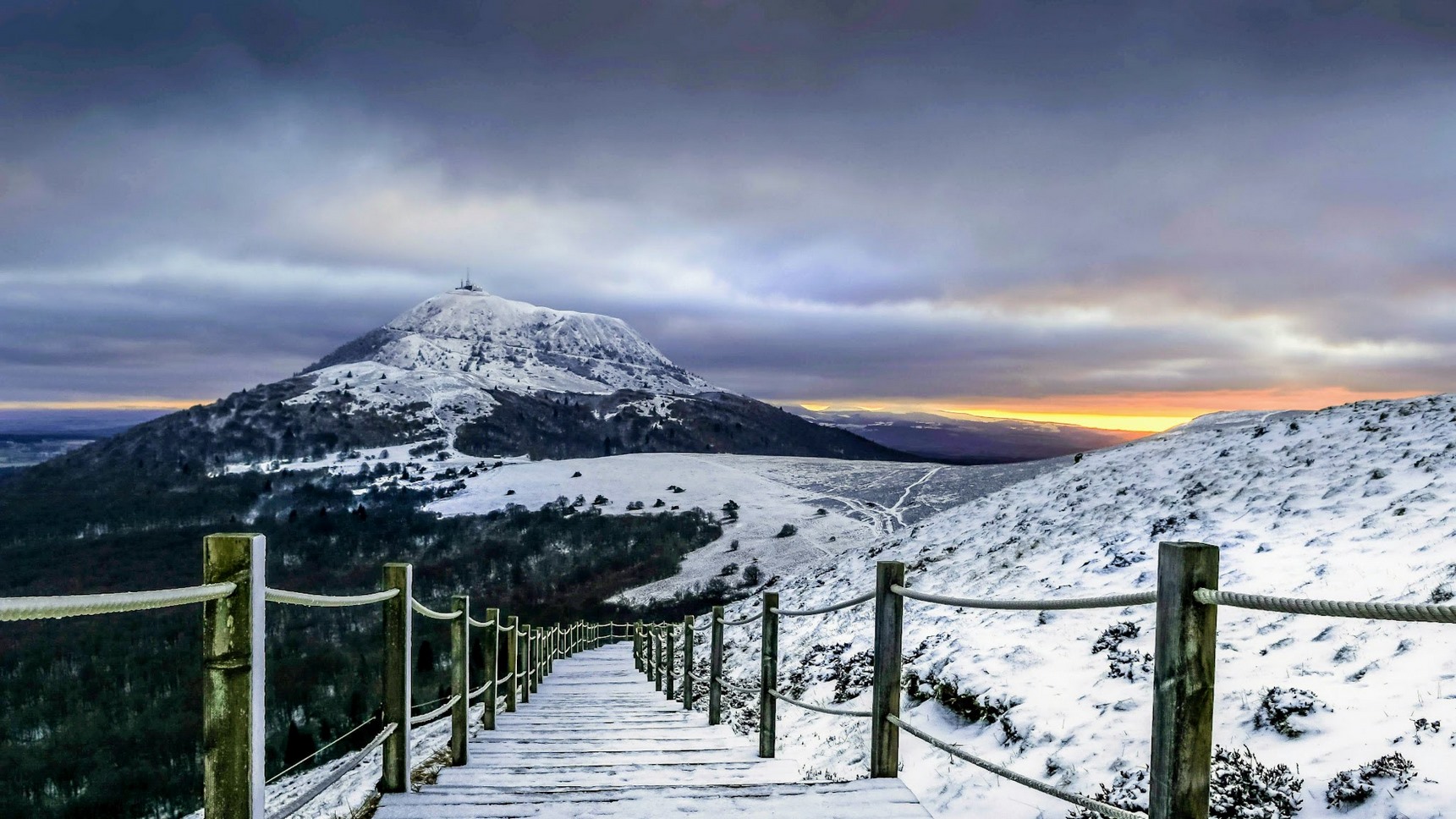 Au Puy Pariou, le Puy de Dôme