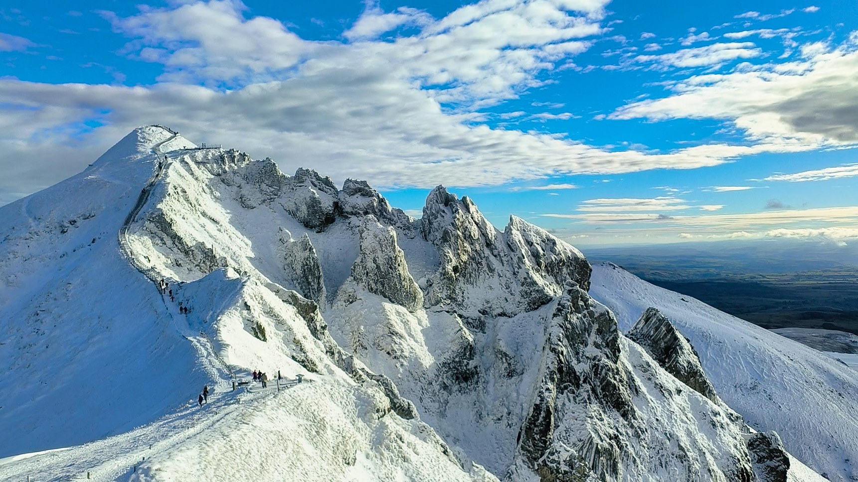 Massif Central, Puy de Sancy, premières neiges au sommet du Puy de Sancy